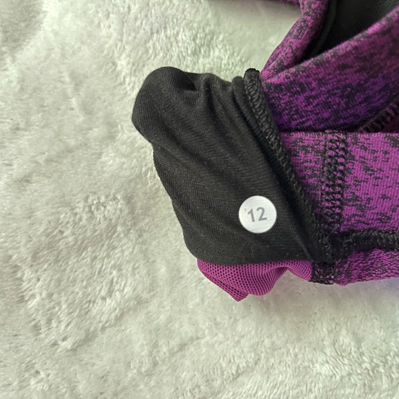 READ DESCRIPTION LULULEMON FLOW Y BRA IV - Picture 2 of 4